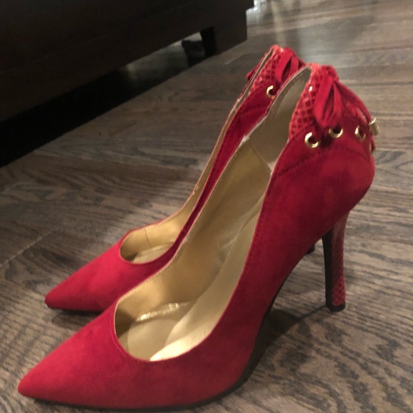 Guess | Pointy Toe Suede Heels (Red) - Picture 5 of 6